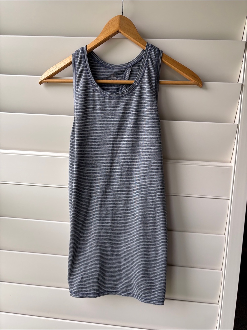 GAP fit breathe blue and white Striped tie back workout Tank